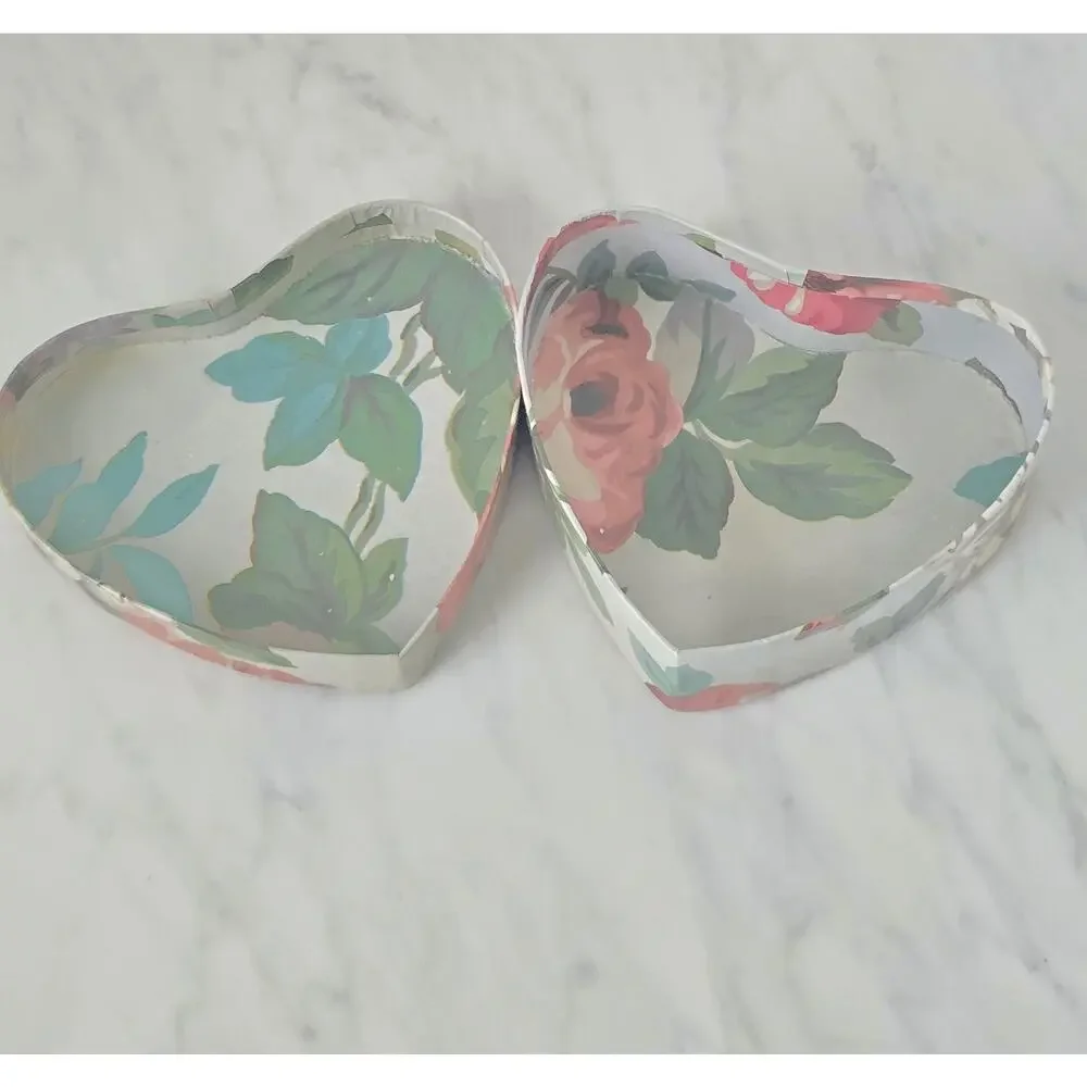 Heart Shaped Box - Picture 6 of 6